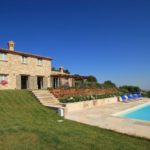 Farmhouse in Cingoli with swimming pool