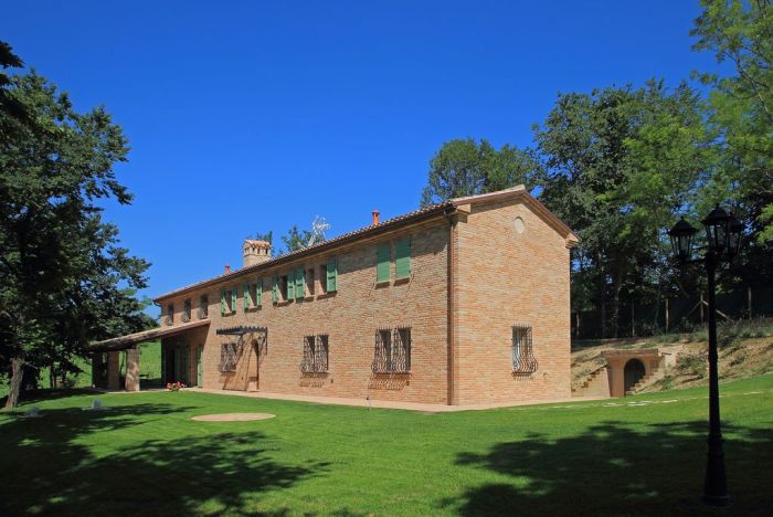 Restoration of a farmhouse in Filottrano