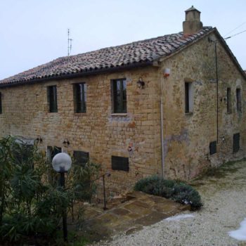 farmhouse in Serra San Quirico