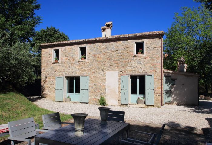 Farmhouse in Castelplanio upon the Castelli di Jesi